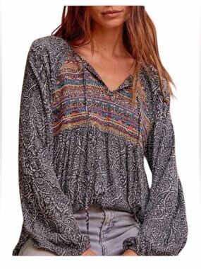 Savanna Jane | Embroidered Gray Paisley Long Sleeve Boho Top